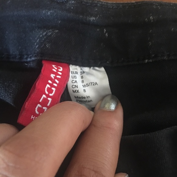 Black skinny low-rise jeans w white paint splatter - Picture 3 of 7